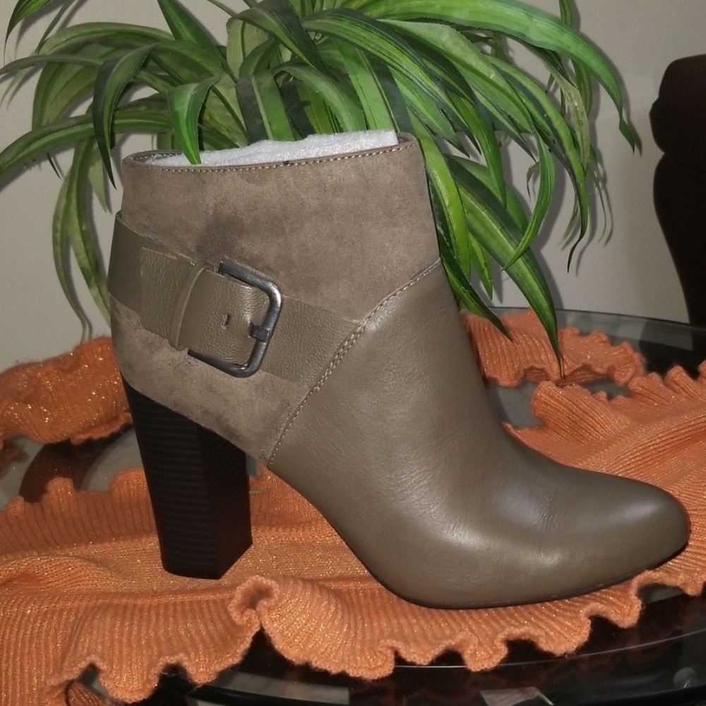 Bar III Womens Nimble Suede Closed Toe Ankle Fashi